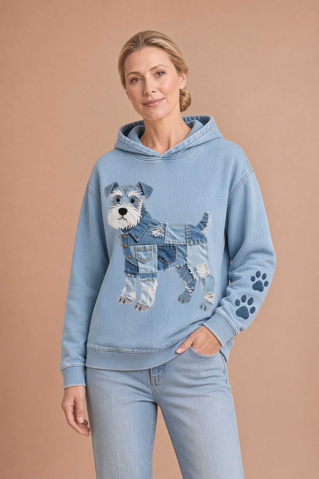Lola – Naisten farkkuhuppari Patchwork Art Snautseri-koirakuosilla – kuva 1