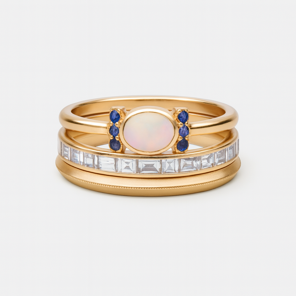 Tereza – Jemný zlatý prsten s třpytivým opálem a jasnými konturami.