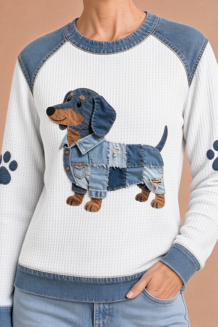 Julia – Viehettävä mäyräkoira patchwork-denimissä – kuva 10