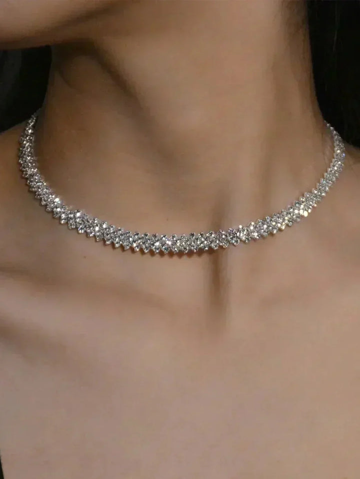 Elegantní náhrdelník s kamínky