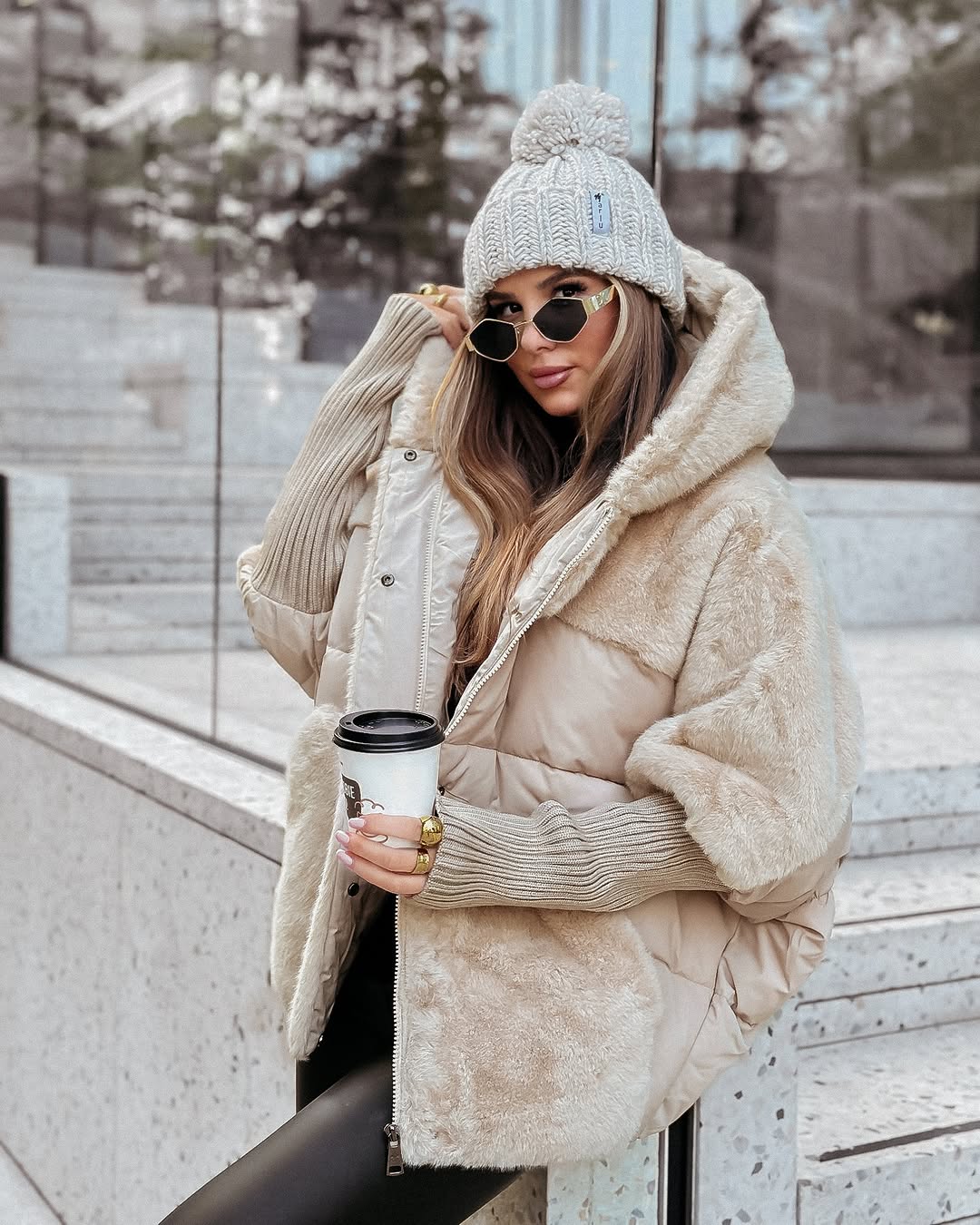 Oversize péřová bunda z ovčí kožešiny: trendy teplo a zimní pohodlí