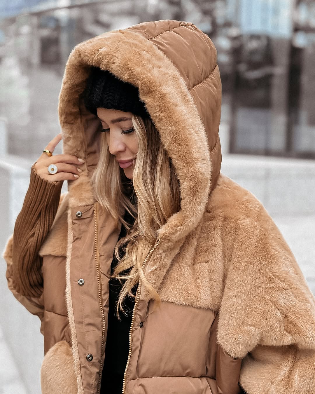 Oversize péřová bunda z ovčí kožešiny: trendy teplo a zimní pohodlí
