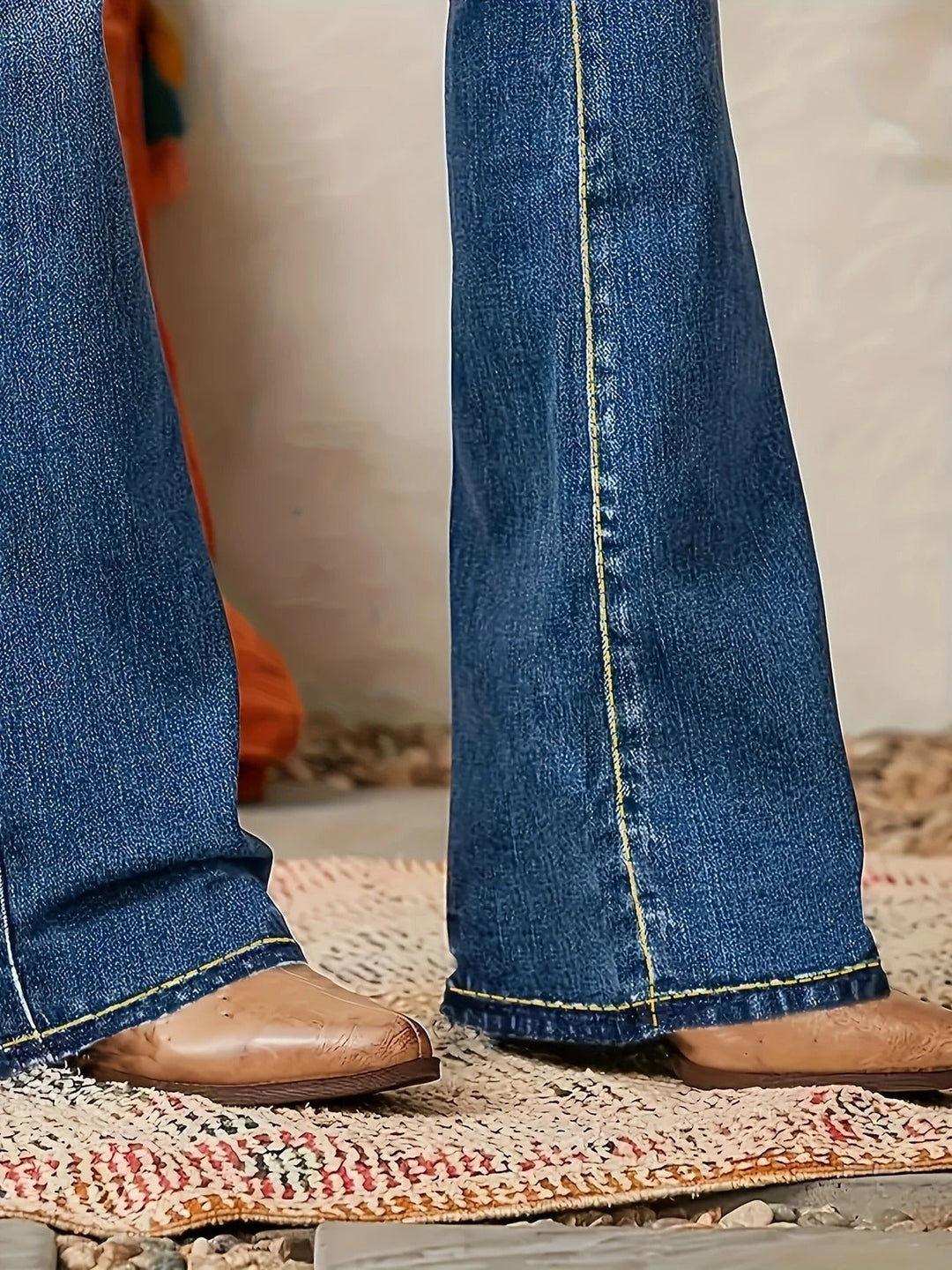 Naisten farkut | Leveälahkeiset, korkeavyötäröiset | Rento denim-tyyli