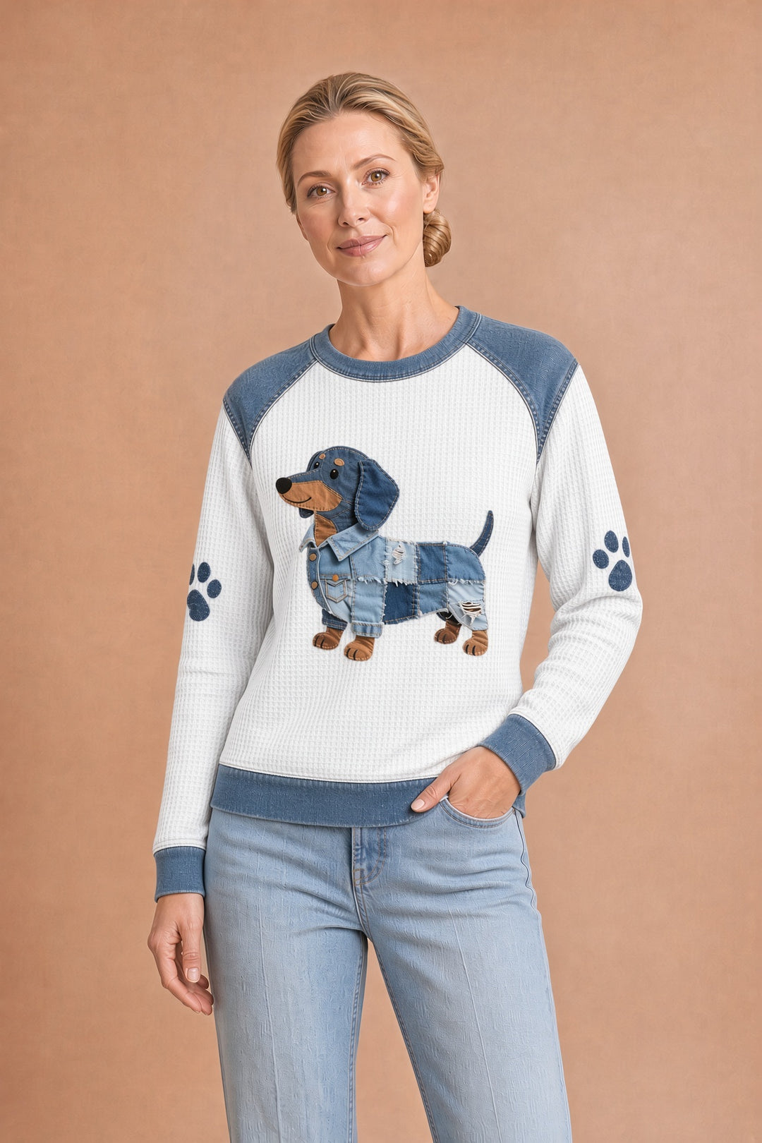 Nuria – Lumoava mäyräkoira denim-patchworkilla – kuva 6