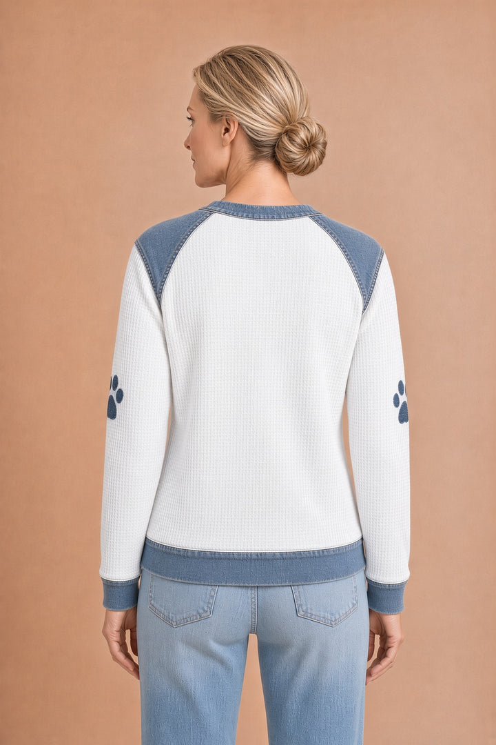 Julia – Viehettävä mäyräkoira patchwork-denimissä – kuva 9