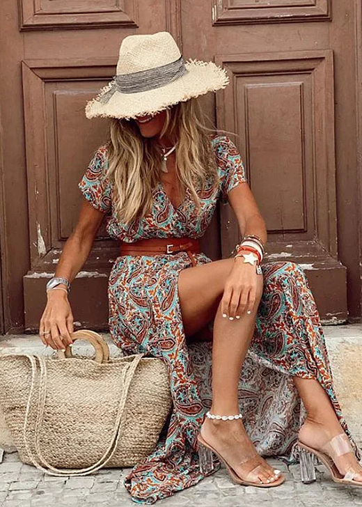 Briony – Elegantní Dlouhá Šaty s Paisley Vzorem a Páskem