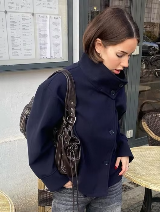 Elegantní krátká luxusní bunda s dvouřadým zapínáním na knoflíky