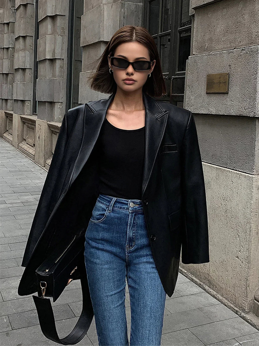 Oversize bunda s koženým efektem, elegantní a moderní pro ženy