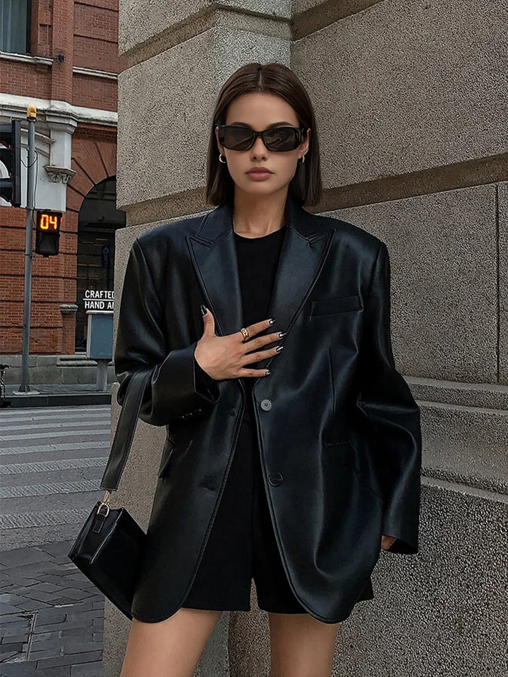 Oversize bunda s koženým efektem, elegantní a moderní pro ženy